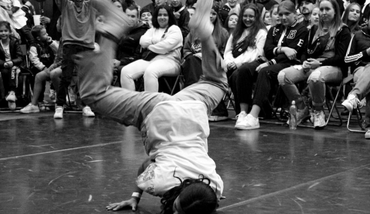 Mladí pouliční tanečníci to rozbalí v rytmu hip-hopu, do Plzně míří Street Beattle Jam