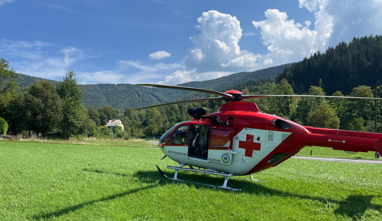 Záchranáři zasahovali u zraněné cyklistky v nepřístupném terénu Beskyd