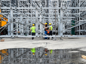 Pivovar buduje druhou část automatizovaného gigantického skladu. Po dokončení pojme 50 milionů piv
