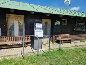 Cykloturisté mohou na Šumavě zdarma využít nová dobíjecí místa na elektrokola