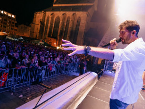Festival na ulici nabídl rekordní počet scén a přes 140 kapel, rozrostl se i doprovodný program