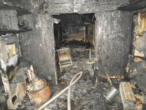 Hasiči likvidovali v železničním depu požár odstaveného vagonu. Plameny ho zcela zničily