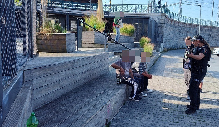Za necelý měsíc řešili strážníci 193 porušení vyhlášky o popíjení alkoholu na veřejnosti