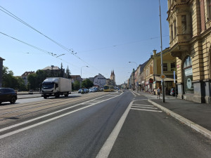 Velká úleva pro řidiče, končí opravy některých silnic. Už v neděli se otevře páteřní Klatovská třída