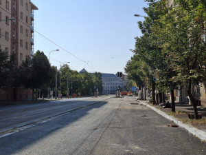 Velká úleva pro řidiče, končí opravy některých silnic. Už v neděli se otevře páteřní Klatovská třída