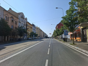 Velká úleva pro řidiče, končí opravy některých silnic. Už v neděli se otevře páteřní Klatovská třída