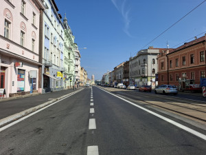 Velká úleva pro řidiče, končí opravy některých silnic. Už v neděli se otevře páteřní Klatovská třída