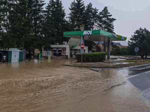 Zbiroh sečetl škody po bleskové povodni, kdy tam spadlo rekordní množství srážek