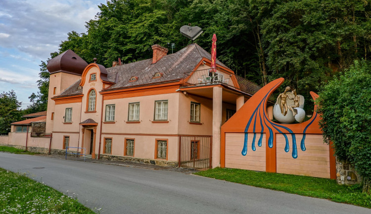 Kam o víkendu na jižní Moravě? Na folklorní festival nebo na filmovou noc k výstřednímu umělci