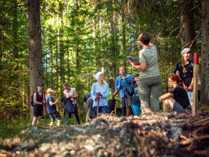 Desítky dobrovolníků pomáhaly s obnovou mokřadů a rašelinišť v Národním parku Šumava