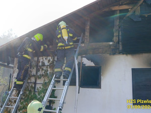 Hasiči likvidovali požár v chatové oblasti. Plameny způsobily škodu za 1,2 milionu korun