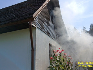 Hasiči likvidovali požár v chatové oblasti. Plameny způsobily škodu za 1,2 milionu korun