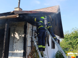 Hasiči likvidovali požár v chatové oblasti. Plameny způsobily škodu za 1,2 milionu korun