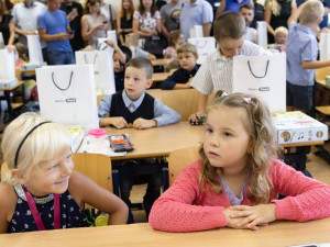 Do škol nastoupilo více prvňáčků než loni, podíl na tom mají silné ročníky i uprchlíci z Ukrajiny