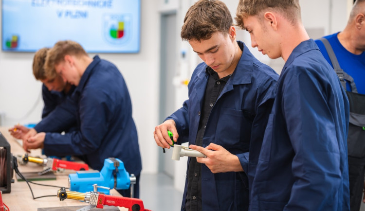 Žáci elektrotechnického učiliště mají nové výukové středisko u největšího dodavatele tepla na západě Čech