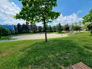 Veřejnost se může přímo v terénu zapojit do diskuse o nové podobě parku U Bazénu