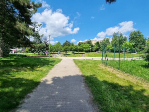 Veřejnost se může přímo v terénu zapojit do diskuse o nové podobě parku U Bazénu