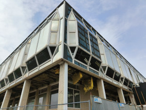 Svého času oblíbená restaurace mizí před očima, nahradí ji multifunkční komplex se zelení