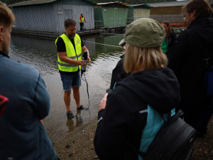 Hasiči s odborníky nacvičovali na Hracholuskách únik ropných látek, přehrada letos slaví 60. výročí