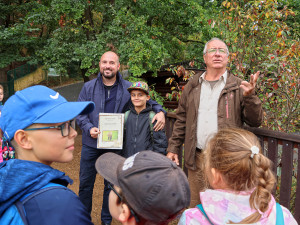Kmotrem malého takina se stal plzeňský primátor Roman Zarzycký (ANO). Jméno Born navrhl jeden ze žáků 5. třídy 7. ZŠ v Plzni