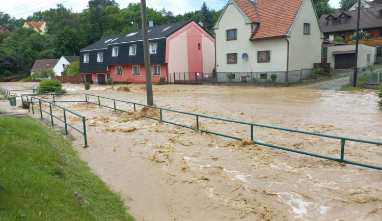 Vyneste si cennosti do vyšších pater a dobijte powerbanky, doporučuje hejtmanství v souvislosti s povodněmi