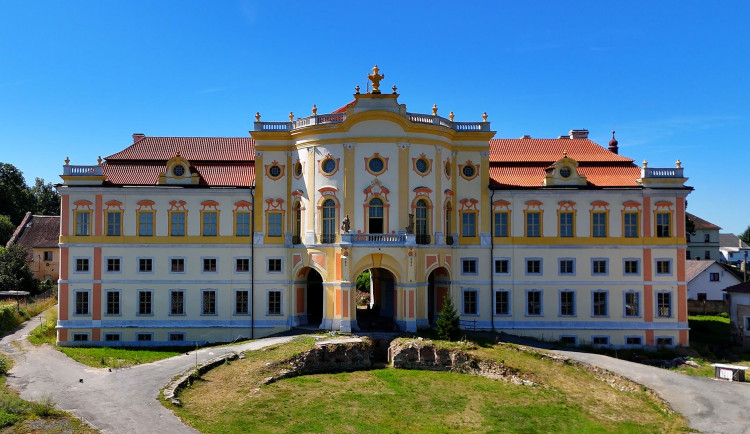 Stavbou roku Plzeňského kraje je firemní budova, zámek a vnitroblok. U veřejnosti zabodoval klášter Plasy