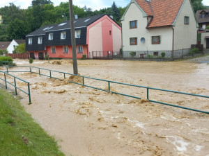 Vyneste si cennosti do vyšších pater a dobijte powerbanky, doporučuje hejtmanství v souvislosti s povodněmi