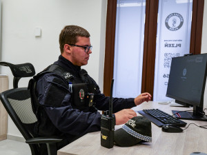 Strážníci mají k dispozici novou služební místnost na hlavním nádraží, město si od toho slibuje vyšší bezpečnost v okolí
