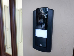 Strážníci mají k dispozici novou služební místnost na hlavním nádraží, město si od toho slibuje vyšší bezpečnost v okolí