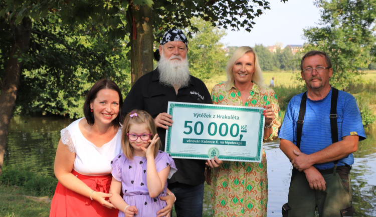 Charitativní letní filmový festival vynesl 50 tisíc korun, peníze pomohou Kačence s downovým syndromem