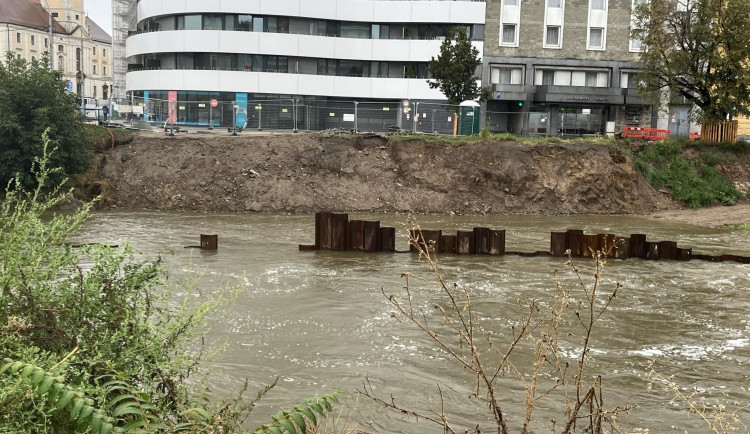 Voda nepřijde jako tsunami. S katastrofickým scénářem nepočítáme, uklidňuje Brňany hejtman Grolich