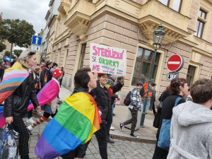 VIDEO: Přeci jen někde vyšla duha. Průvodem hrdosti vyvrcholil letošní několikadenní festival Pilsen Pride