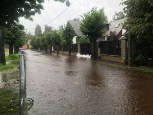 Otava v Sušici v sobotku odpoledne, foto: Hasiči Sušice