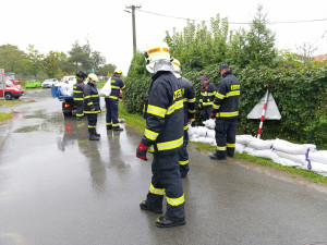 Tři místa v Plzeňském kraji jsou na prvním povodňovém stupni. V Koterově pro jistotu převezli koně do bezpečí