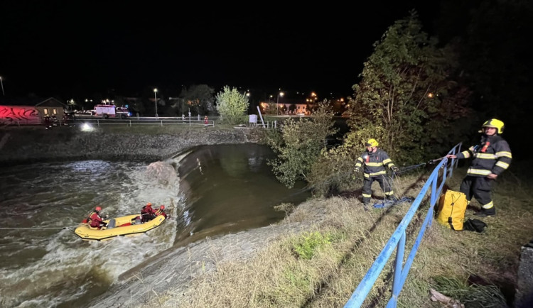 VIDEO: Obrovská pátrací akce na Šumpersku: dívky v řece hledal i vrtulník, oznamovatel si vše vymyslel