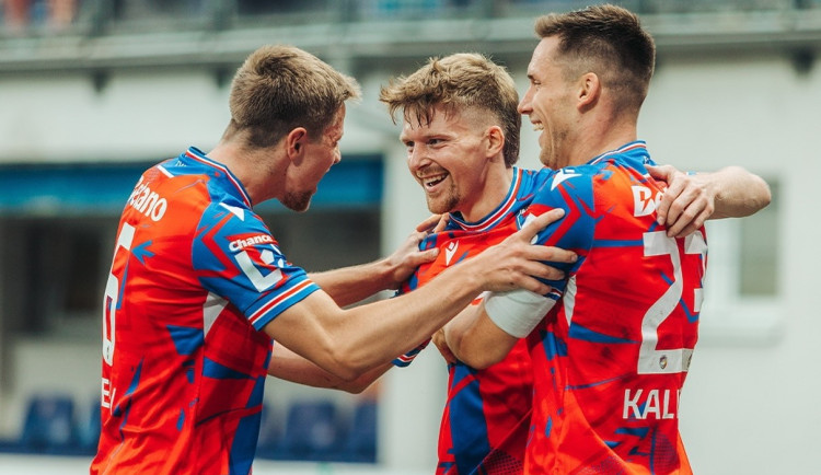 Fotbalisté Plzně porazili Olomouc a na lídra ligy Spartu ztrácejí dva body