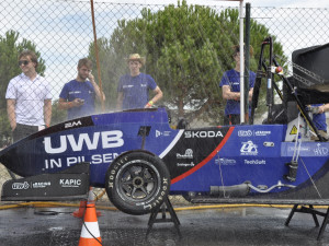 Elektrická formule plzeňských studentů zabodovala na závodech v Portugalsku
