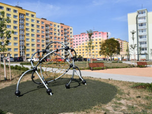 Díky rekonstrukci vnitrobloků vnikla nová parkovací místa a přibyla zeleň