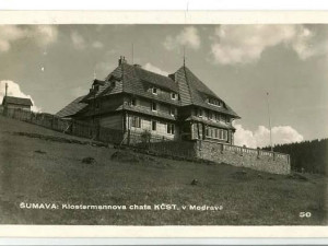 Slavná Klostermannova oslaví 100 let od svého otevření. Jde o nejznámější rekreační objekt na Šumavě