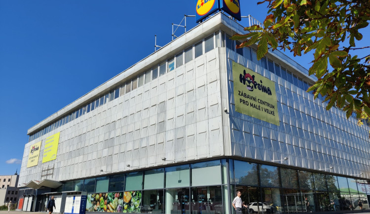 Legendární obchodní dům Prior v Plzni se poprvé otevřel přesně před 55 lety. Byl třetí svého druhu v ČSSR