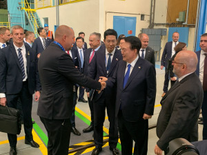 Výstavba Dukovan by mohla českým firmám vynést zakázky za stovky miliard, uvedl premiér