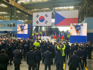 Výstavba Dukovan by mohla českým firmám vynést zakázky za stovky miliard, uvedl premiér