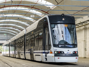 Plzeňská Škoda vyrobila nejdelší tramvaj na světě. Uveze 368 cestujících a umí se rozpůlit