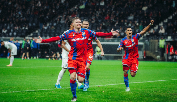 Fotbalisté Plzně fantastickým závěrem utkání smazali dvoubrankovou ztrátu a ve Frankfurtu remizovali 3:3