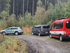 Policisté v terénu už poněkolikáté pátrají po zmizelém otci dvou malých dětí. Ztratil se už v srpnu po autonehodě