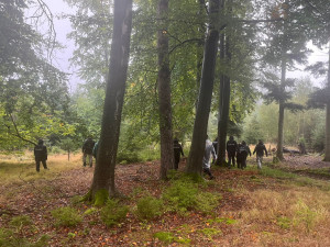 Policisté v terénu už poněkolikáté pátrají po zmizelém otci dvou malých dětí. Ztratil se už v srpnu po autonehodě