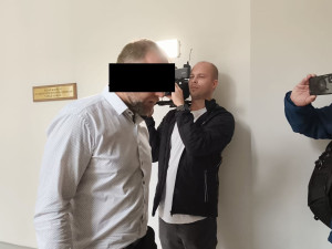 Koloběžkáře potrestal soud osmiletým vězením, po hádce uškrtil motorkáře a z místa činu odjel