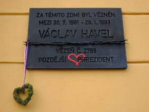 Václav Havel by dnes oslavil 88. narozeniny. V Plzni nějaký čas nedobrovolně pobýval