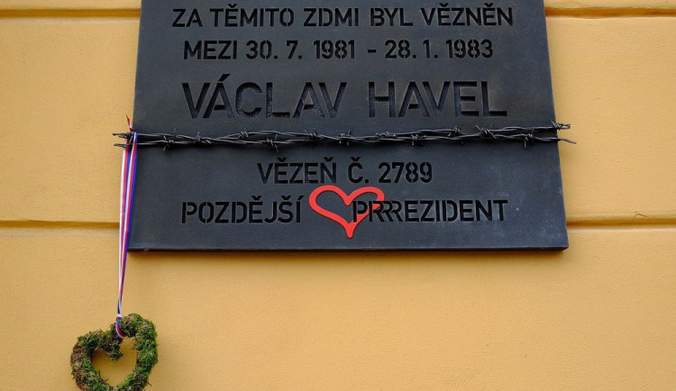 Václav Havel by dnes oslavil 88 narozeniny. V západočeské metropoli nějaký čas pobýval, ovšem nedobrovolně