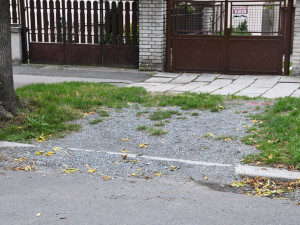 Ulice Kapitána Jaroše se dočká opravy vozovky i chodníků, dožívající jasany půjdou pryč